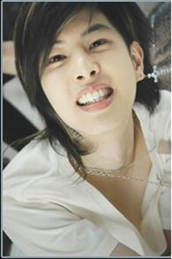 서정희 서세원 아들 서동천, 가수 활동 접어. 서정희와 서세원의 법정다툼에 그들의 딸 서동주와 서동천에 대한 관심도 높아지고 있다. /미로밴드 홈페이지 캡처