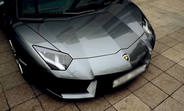 람보르기니 아벤타도르 익스피리언스. 람보르기니가 누리꾼들의 관심을 받고 있다. 람보르기니 아벤타도르는 가격이 4~5억 원대로 알려져 있다. /유튜브 영상 캡처
