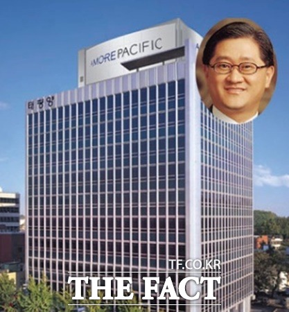 아모레퍼시픽 액면분할 효과 톡톡 17일 아모레퍼시픽의 주가가 300만원대에서 거래되면서 황제주 진가를 발휘하고 있다./ 더팩트DB
