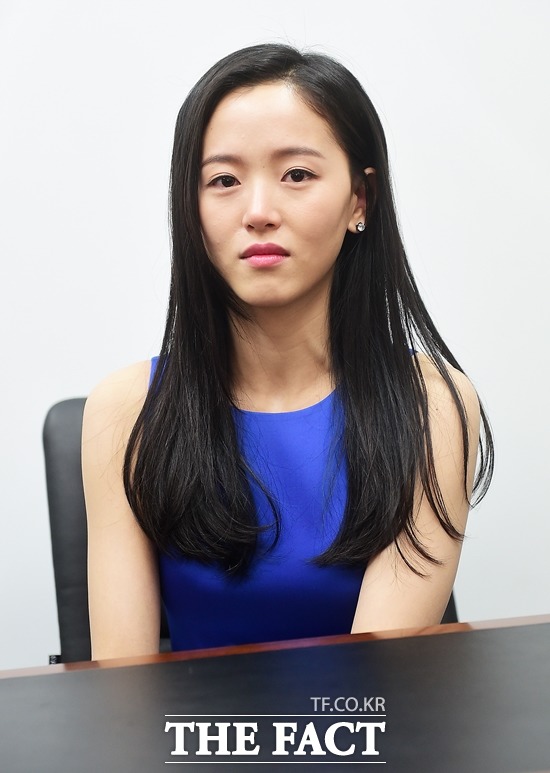 진정한 슬픔 감정 새로 배워 강한나는 영화 순수의 시대에서 무녀 가희를 연기하며 사랑하는 사람을 잃는 슬픔을 간접적으로 느끼고 배웠다고 말했다. /배정한 기자