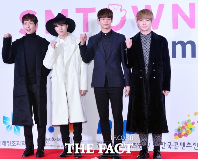 샤이니 8년이 돼도 빛나는 그들 샤이니가 같은 소속사 선배 동방신기와 엑소 사이 자신들의 위치를 설명했다. /남윤호 기자