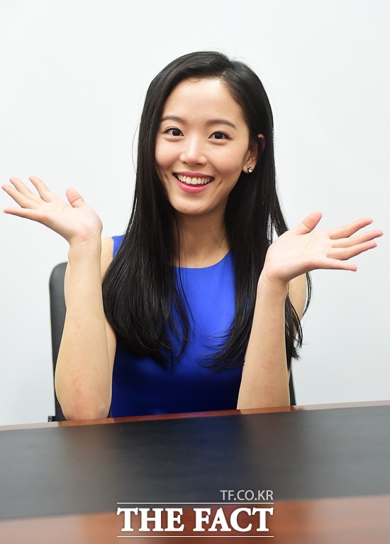 사람은 사람 곁에 있을 때 즐겁다 강한나는 즐거움을 주는 것으로 산책과 운전을 꼽았다. /배정한 기자