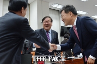 [TF포토] 웃으면서 시작된 국회 정치개혁특위