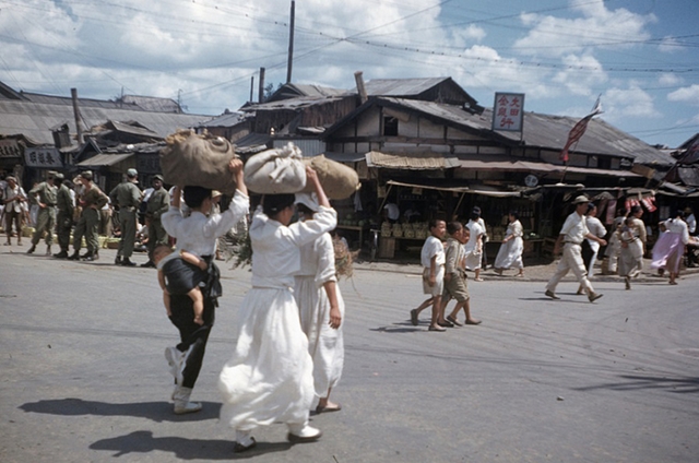 한복을 입은 1952년의 여인들. / Korea 1952 the photos of J.R.Coupland Ⅲ