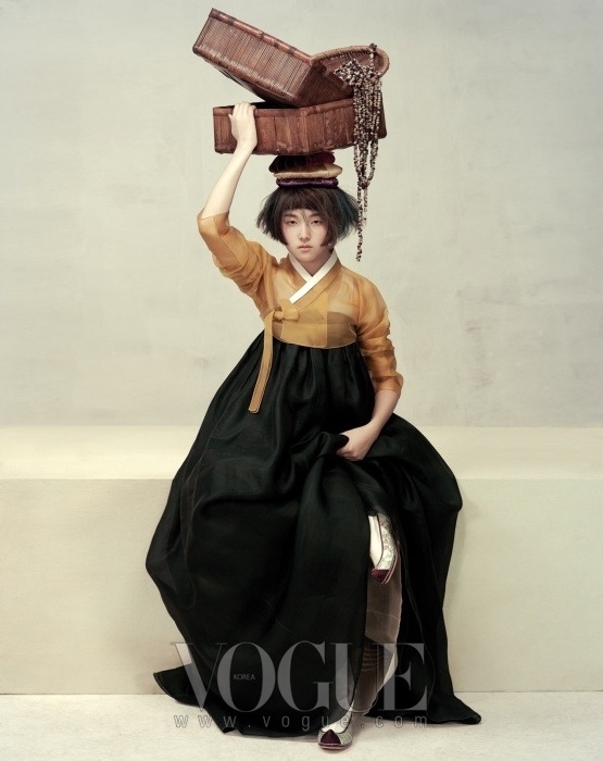 오곡백과를 얹은 들판의 여인. / 보그