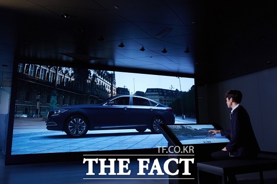 현대모터스튜디오 디지털은 다양한 IT제품에 익숙한 젊은 세대들에게 새로운 방식으로 현대차를 경험할 수 있게 하기 위해 실제 차량 없이도 디지털 기기를 활용해 현대차와 자동차에 대한 새로운 경험을 할 수 있게 만들어진 고객 소통 공간이다.