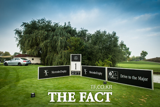 벤츠, 아마추어 골프 대회 열고 한국 대표 뽑는다 메르세데스-벤츠 코리아가 자사 고객을 대상으로 4월 27일부터 한 달간 메르세데스트로피 코리아 2015 골프 대회를 개최한다고 20일 밝혔다. / 벤츠 제공