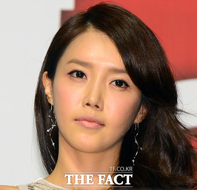 채정안 나이, 39살. 채정안 나이에 대한 누리꾼들의 관심이 뜨겁다. 채정안 나이는 39살이다./더팩트 DB