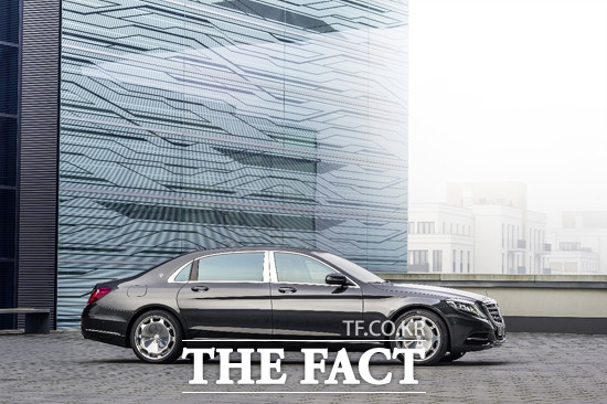 벤츠, 마이바흐 S클래시 서울모터쇼서 공개 메르세데스 벤츠가 2015 서울모터쇼에서 더 뉴 마이바흐 S클래스 등 고성능 자동차 20여 개 모델을 선보인다고 24일 밝혔다. / 벤츠 제공