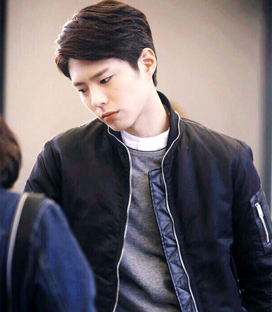 차이나타운 박보검, 고민 가득한 사진 SNS에 올려 차이나타운 박보검은 지난 9일 SNS에 고민 가득한 표정이 담긴 사진 한 장을 올렸다./ 박보검 트위터