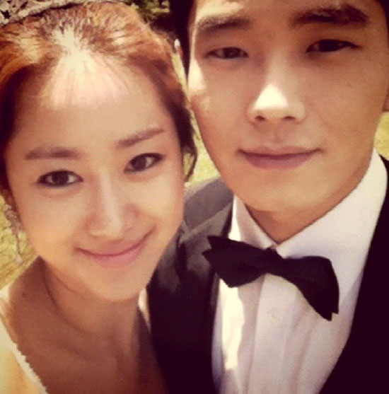 온주완과 결혼 발표한 전혜빈, 저희 잘살게요 지난 2011년 5월 전혜빈(왼쪽)은 SNS에 온주완과 결혼한다는 소식을 알렸다./ 전혜빈 트위터
