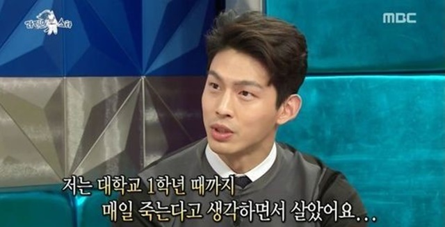 최정원 공황장애 아직도 겪어  가수 최정원이 공황장애 때문에 현역이 아닌 공익근무요원으로 국방의 의무를 다했다고 말했다. / MBC 라디오스타 캡처