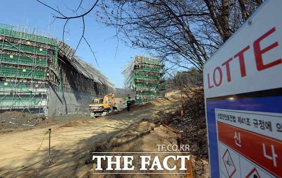 25일 경기도 용인시 처인구 남사면 국가지원지방도로 23호선(남사~동탄) 3공구 교량공사 현장에서 교량 상판이 무너지는 사고가 발행해 1명이 숨지고 8명이 부상을 당했다. / 임영무 기자
