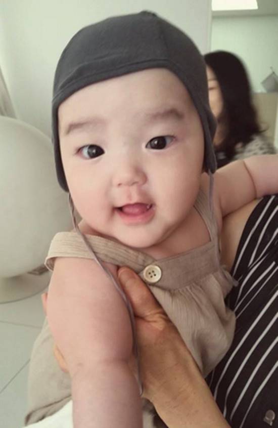 이윤진 아들 다을, 이범수 쏙 빼닮은 외모. 이윤진과 이범수의 아들 다을이 사진이 눈길을 끌고 있다. / 이윤진 페이스북