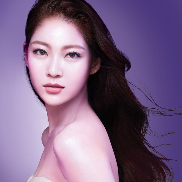 공승연, 남심을 겨냥하다! 공승연이 26일 어깨를 드러낸 채 도발적인 모습을 자신의 인스타그램에 공개했다. /공승연 인스타그램