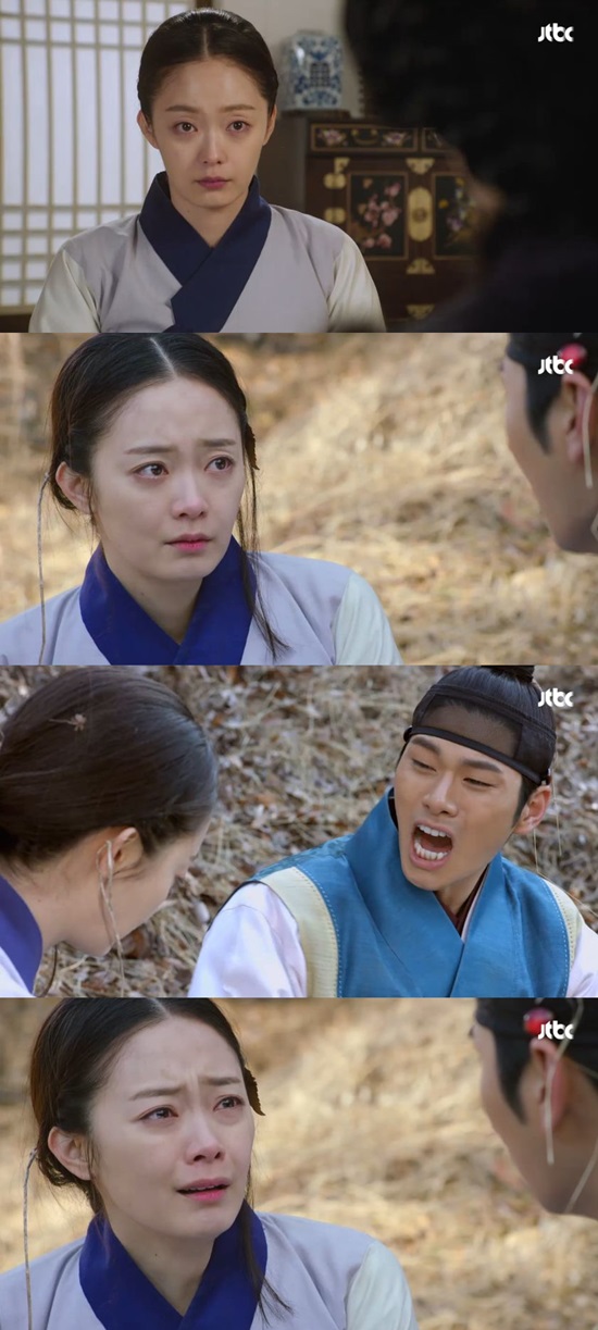 전소민 이이경 욕망 커플. 전소민(맨 아래)은 하녀들에서 이이경(아래에서 두 번째)과 은밀하고 발칙한 러브 라인을 형성했다. / JTBC 하녀들 방송 캡처