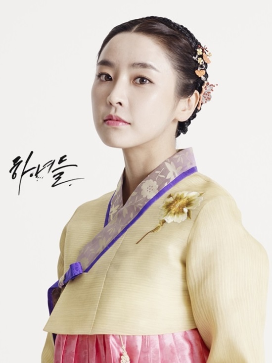 하녀들 정유미가 해피 엔딩을 맞았다. 하녀들에서 정유미는 양반가의 딸로 태어나 하녀로 신분이 추락한 기구한 운명을 가진 국인엽을 연기했다. /JTBC 하녀들 공식 홈페이지