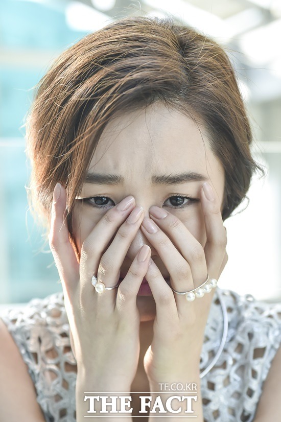 스테파니 리의 슬픔. 스테파니 리는 가족 같이 지내던 선암여고 탐정단 동료 배우들과 헤어지는 게 아쉽다. / 최진석 기자