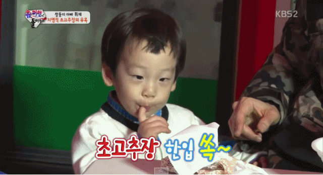 듬직한 큰 아들 이휘재는 서언이에 대해 동생에게 양보도 잘하는 듬직한 아들이라고 평가했다. / KBS2 해피선데이-슈퍼맨이 돌아왔다 캡처