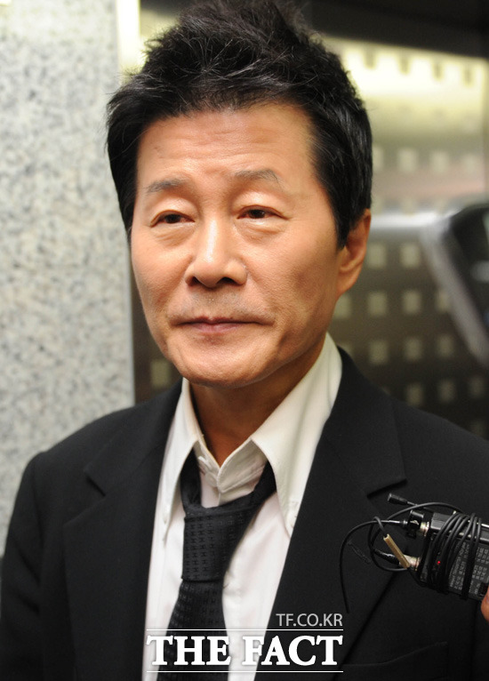 태진아, 미국 이민 이유는? 태진아의 간통 이력이 다시금 조명받고 있다. 태진아는 과거 간통을 저지른 뒤 미국에 이민했다. /더팩트DB