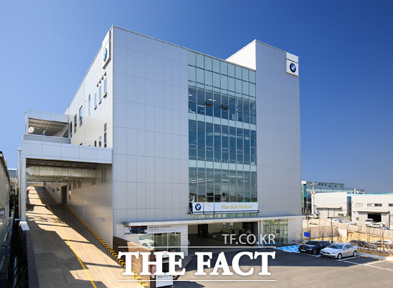 BMW, 경북 최대 규모 서비스센터 오픈 BMW 코리아는 30일 자사의 공식 딜러인 한독 모터스가 서대구 중앙 서비스센터를 오픈한다고 밝혔다. / BMW 제공