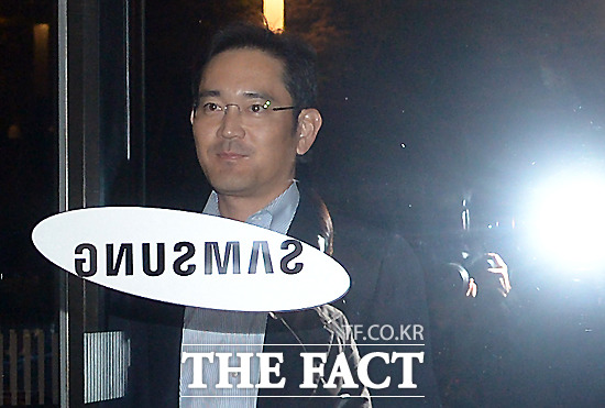 이재용 삼성전자 부회장은 신종균 사장을 일본 출장길에 대동했다. 또한 지난해 연말 인사에서 신 사장을 유임하면서 그에 대한 신뢰를 보여줬다./ 더팩트DB