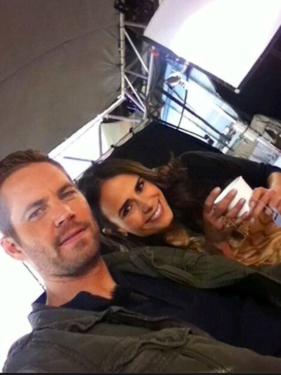 폴 워커와 조다나 브류스터. 1일 국내 개봉한 할리우드 영화 분노의 질주: 더 세븐에서 호흡을 맞춘 폴 워커(왼쪽)와 조다나 브류스터가 카메라를 바라보고 있다. /폴 워커 페이스북