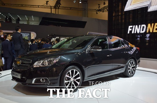 한국지엠은 이번 모터쇼에서 5개의 멀티 스크린을 통해 화려한 글로벌 영상과 조명을 비춰 젊음과 역동성을 상징하는 쉐보레 브랜드만의 감성과 더불어 새로운 볼거리를 제공할 계획이다. 쉐보레 중형 세단 말리부