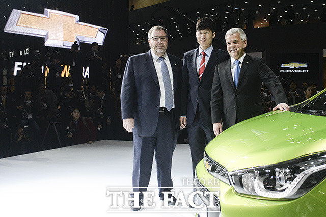 신형 스파크 안전에 초점. 신형 스파크가 박지성의 응원을 받으며 처음으로 공개됐다. /최진석 기자