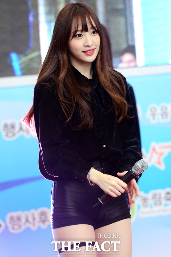 하니 허벅지 논란? 하니의 허벅지를 둘러싼 누리꾼들의 의견이 분분하다. 누리꾼 대부분은 하니의 허벅지에 대해 호의적인 반응을 보이고 있다. /더팩트DB