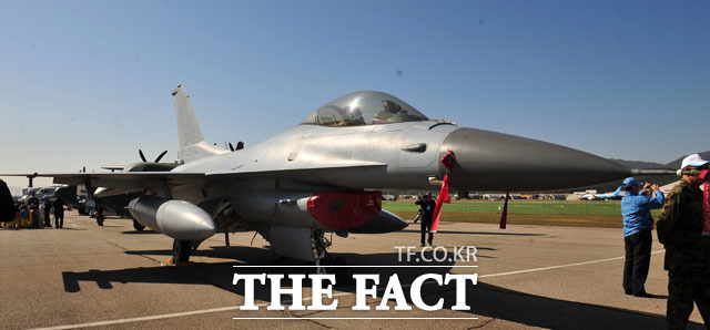 록히드 마틴, 한국 차세대 전투기사업자. 한국항공우주산업은 차기전투기 사업자인 록히드 마틴과 기술이전, 투자 양해각서를 체결했다. /문병희 기자