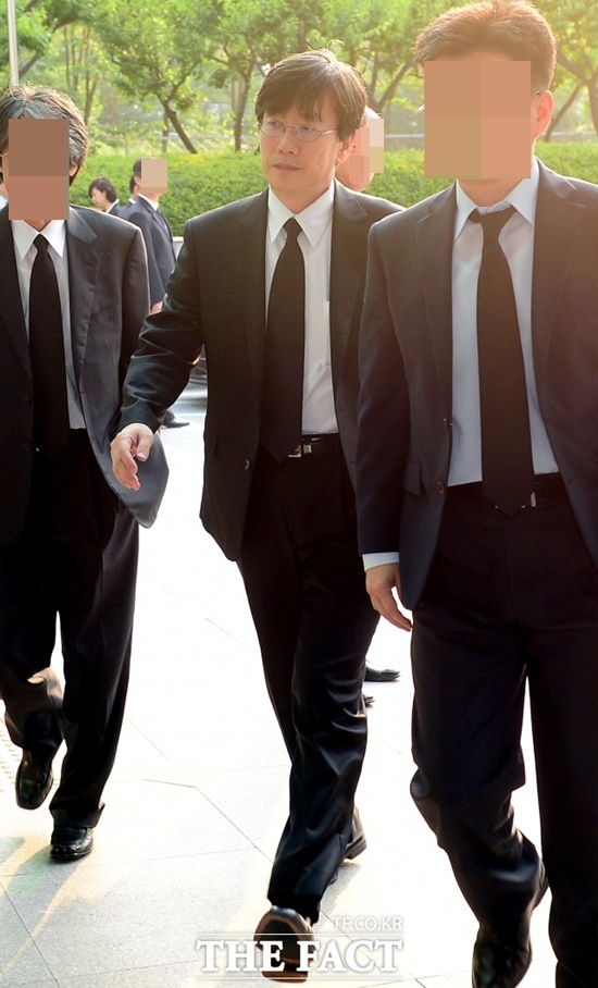 손석희 JTBC 보도 부문 사장. 손석희 JTBC 앵커가 MBC 신현숙 아나운서와 사내연애 후 결혼한 일이 재조명됐다. /이새롬 기자