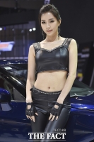 [TF클릭] 2015 서울모터쇼 이지민, 'GT-R과 닮은 섹시한 그녀'
