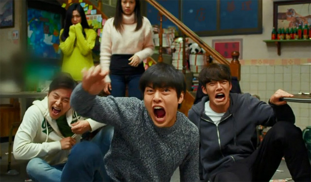 스물. 스물에 대한 관심이 커지고 있다. 스물은 김우빈, 이준호, 강하늘이 출연한다. 스물은 3일 누적 관객 수 160만을 넘겼다. / 영화 스물 캡처