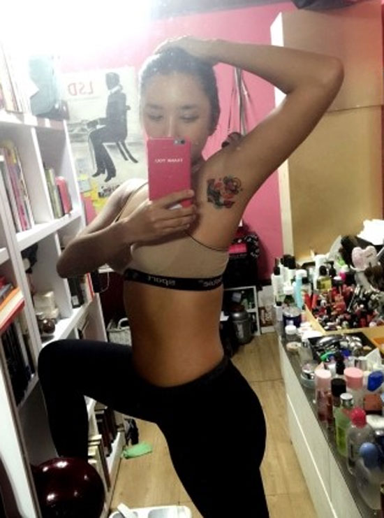 정아름의 생애 첫 타투.  정아름이 겨드랑이에 타투를 새긴 이유를 밝혔다. /정아름 블로그