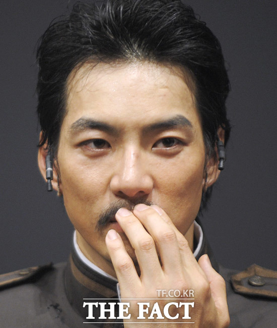 송일국의 대학 시절은? 송일국의 대학 시절을 회상한 김대희의 발언에 누리꾼들의 이목이 쏠리고 있다./ 더팩트 DB