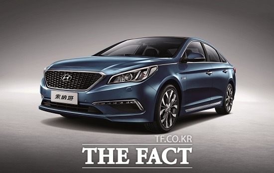 현대·기아차는 최근 중형차 시장을 집중 공략하며 준중형과 스포츠유틸리티(SUV)에 이어 새로운 공략 시장 수립에 박차를 가하고 있다. 지난달에는 LF쏘나타를 출시해 중국 중형차시장에서의 입지를 더욱 확대한다는 전략이다.