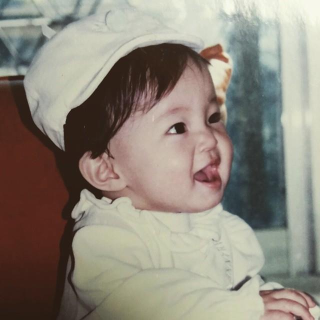 아기 이하이의 귀여운 자태! 이하이의 과거 사진이 공개됐다. 이하이는 K팝스타에서 2위를 차지하며 가수로 데뷔했다./ 이하이 페이스북