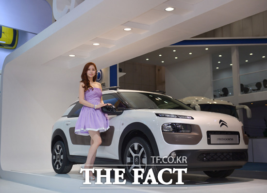 시트로엥 C4 칵투스, 올해의 디자인상 수상 시트로엥 공식 수입원인 한불모터스는 시트로엥 C4 칵투스가 지난 2일 2015 뉴욕 국제 오토쇼에서 올해의 자동차 디자인상을 수상했다고 7일 밝혔다. / 한불모터스 제공