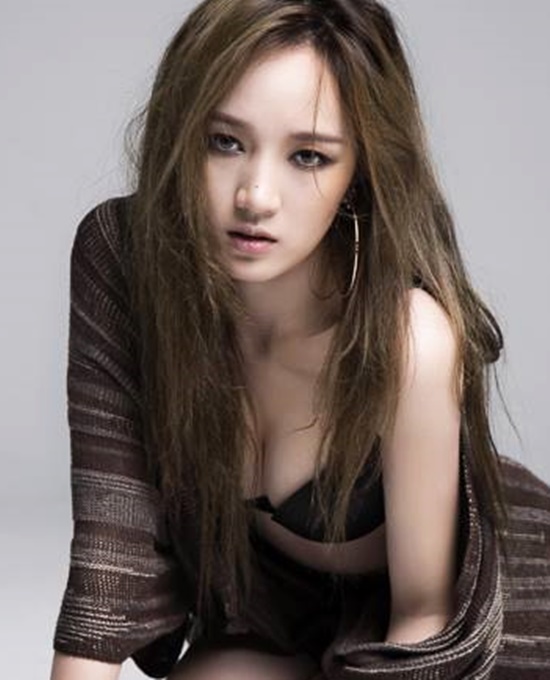 지아, 아이돌의 섹시美 지아의 가슴골이 노출된 화보에 누리꾼들의 이목이 쏠리고 있다./ bnt 제공