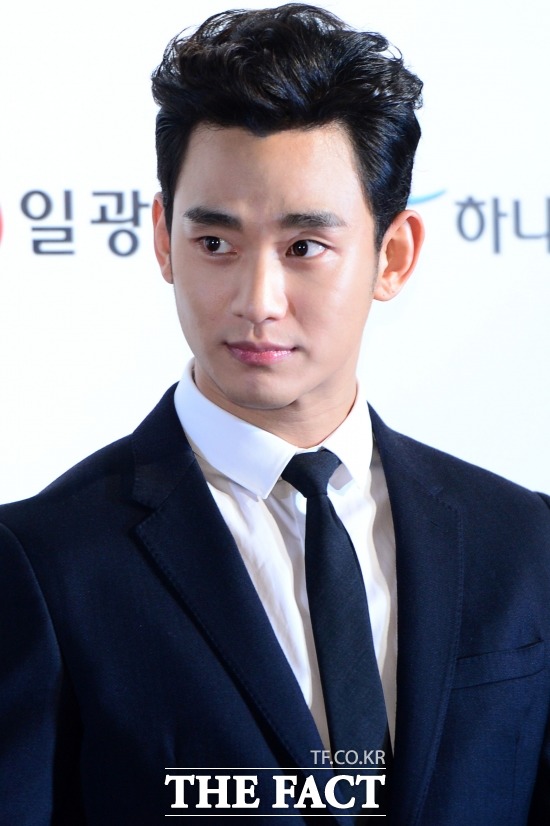김수현 리얼 출연. 배우 김수현이 영화 리얼에서 무자비한 해결사 역을 맡았다. / 남윤호 기자