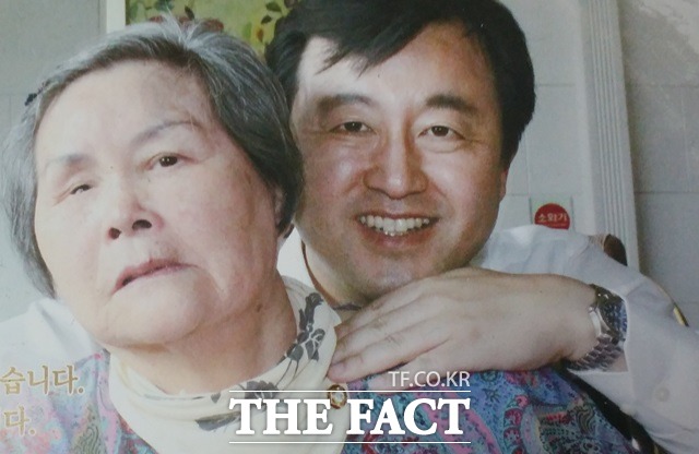 어머니 사랑합니다 김 의원의 어머니는 13년 전 뇌졸중으로 쓰러져 투병 중이다./김용남 의원실 제공