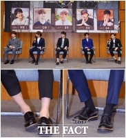 [TF사진관] 대세 아이돌의 슈트 패션, '완성은 발목에서'