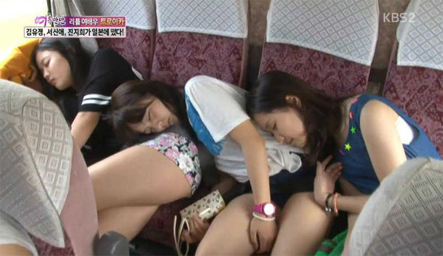 김유정. 김유정애 대한 관심이 커지고 있다. 김유정, 서신애, 진지희는 서로의 허리를 베고 낮잠을 자고 있다. / KBS2 방송 캡처