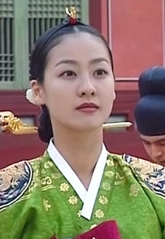 이미연, 그는 왜 명성황후서 하차했나? 이미연은 지난 2001년부터 2002년까지 명성황후에서 명성황후 역으로 출연했다./ KBS2 명성황후 방송 화면 캡처