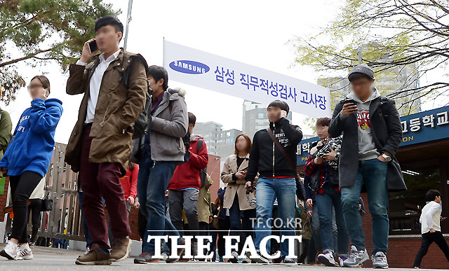 그러니까 이번 시험은… 삼성 입사 관문인 SSAT 고시를 마친 고시생들이 가족 및 지인들에게 시험 소감을 전하고 있다.