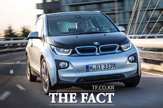 BMW i3 사려면 지금이 기회! BMW 코리아는 2015년 서울시 전기차 민간보급사업 시행을 맞아 i3 구매 고객을 대상으로 프리미엄 혜택을 제공한다고 13일 밝혔다. / BMW 제공