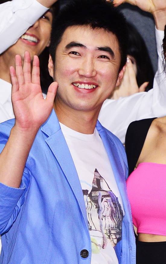 장동민 X같은 년 무한도전 식스맨 내정설까지 돌면서 인기를 한몸에 받고 있는 장동민이 욕설과 여성 비하 발언에 비판 받고 있다. / 배정한 기자