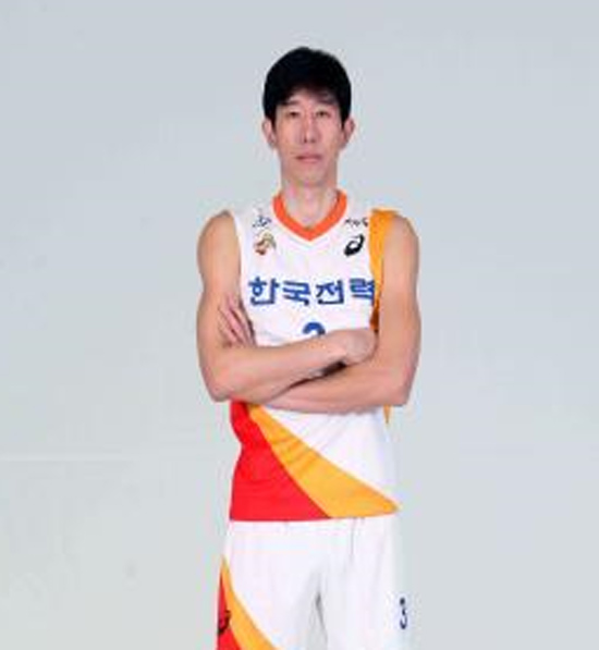 후인정 주목! 후인정이 지난 시즌 한국전력의 센터로 좋은 활약을 펼쳤다. /한국전력 홈페이지