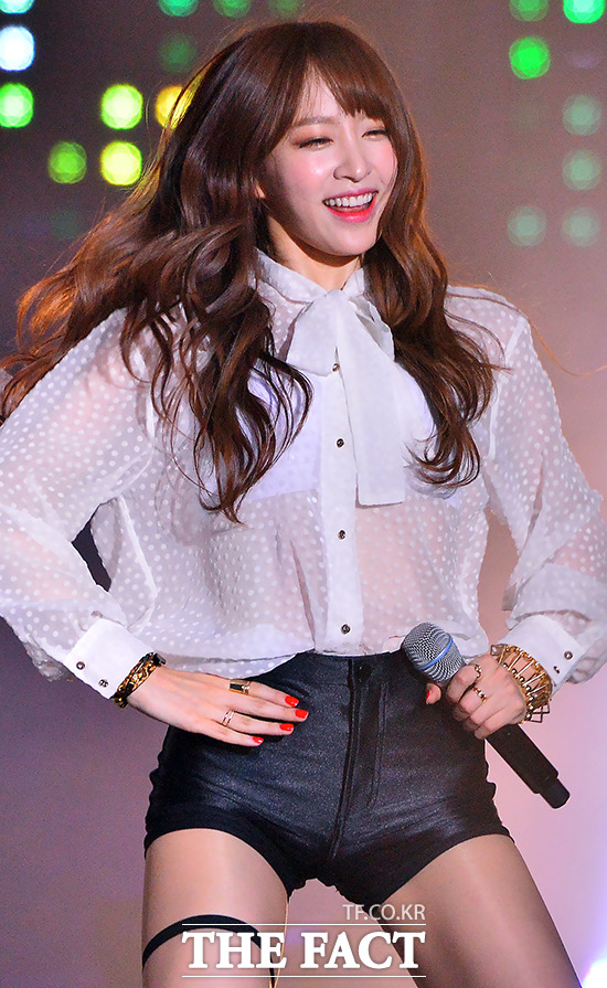 아예 EXID, 19금 논란. 아예를 발표한 EXID의 위아래 골반댄스는 섹스를 본딴 것일까? 아예 EXID의 19금 댄스에 대한 논란이 뜨겁다.